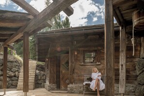 Sauna, hot tub, steam room, body treatments, hot stone massages