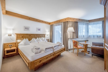 Ropa de cama hipoalergénica y minibar . Chalet Silvretta Hotel & Spa