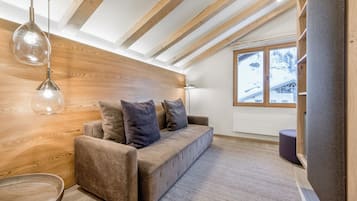 Suite, 1 Double Bed, Balcony | Living area | 26-inch LCD TV with digital channels, TV, books