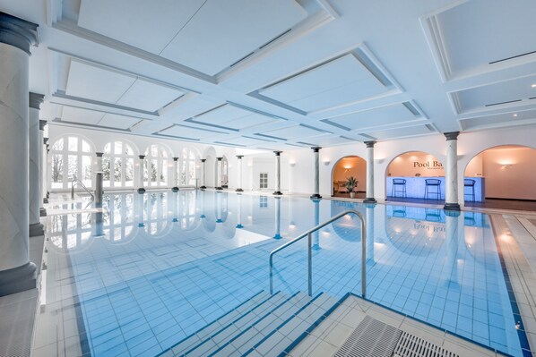 Indoor pool, pool loungers