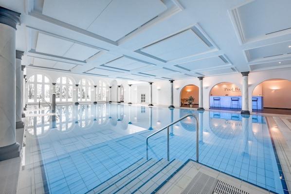 Indoor pool, pool loungers