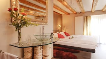 Double Room, Private Bathroom (Loveroom Geniesser) | Bathroom sink