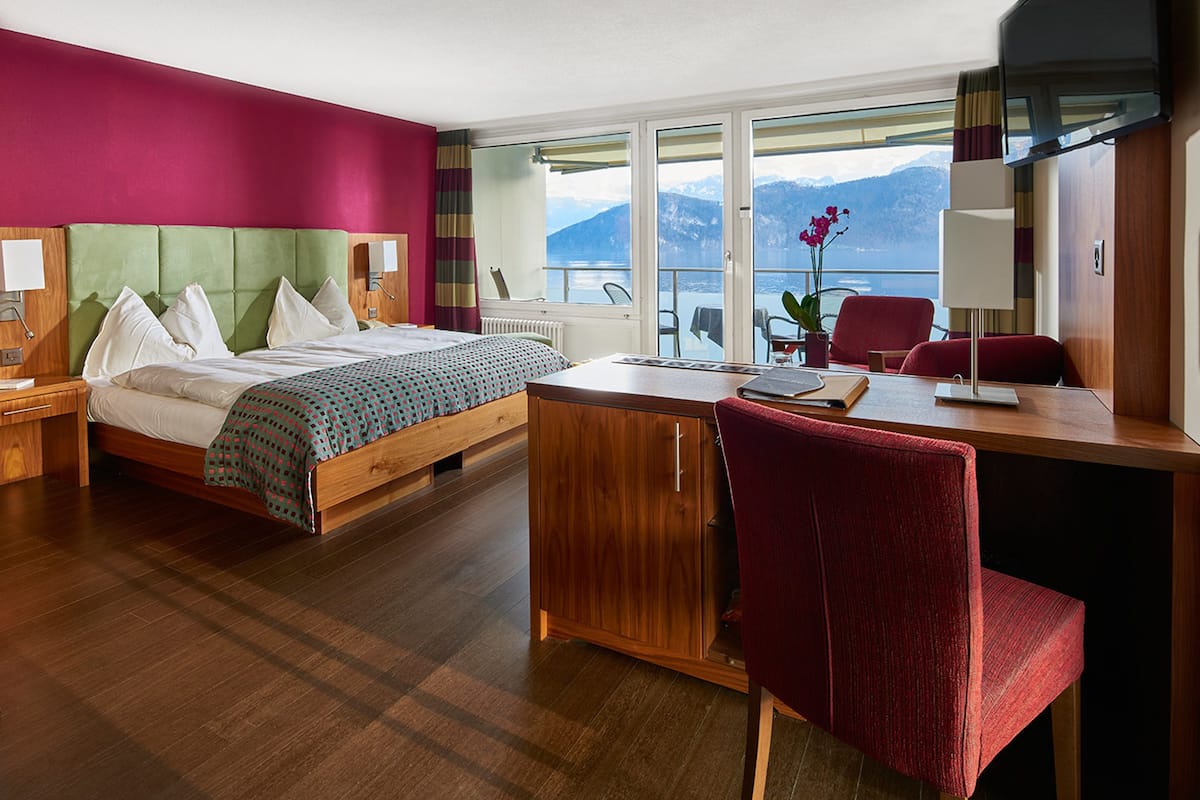 2 bedrooms, minibar, in-room safe, desk