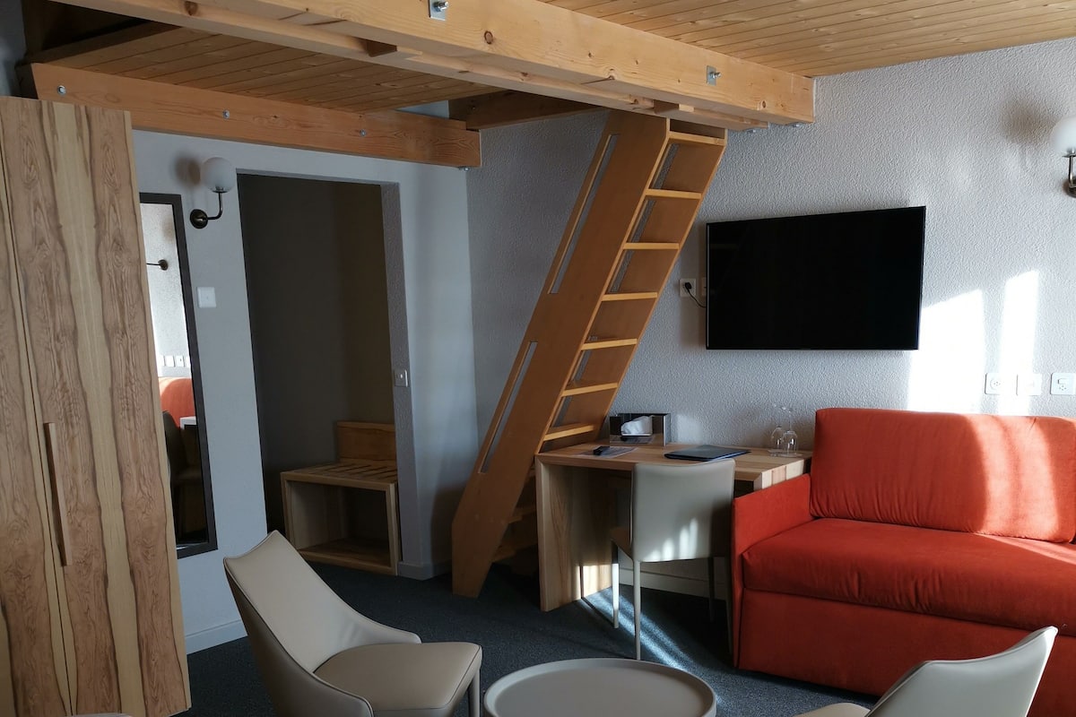 Superior Triple Room, Balcony, Mountainside | Minibar, in-room safe, desk, blackout curtains