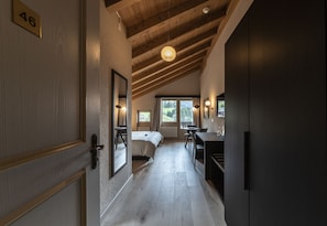 Superior Double Room, 1 King Bed, Balcony, Mountainside - Maya Caprice Boutique Hotel & Spa (Lauterbrunnen)