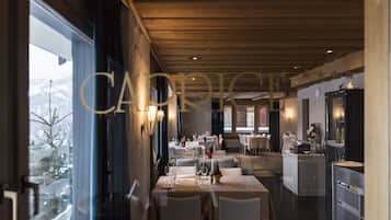 Aperto a colazione e pranzo, cucina italiana, con vista sul giardino