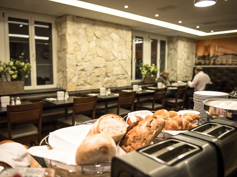 Café da manhã com buffet todos os dias (CHF 21 por pessoa)