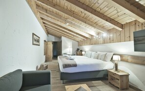 Suíte júnior | Cofres nos quartos, escrivaninha, Wi-Fi de cortesia