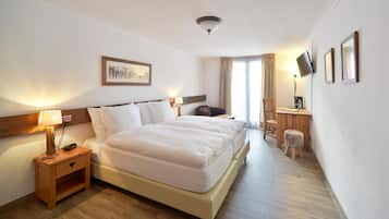 In-room safe, desk, free WiFi