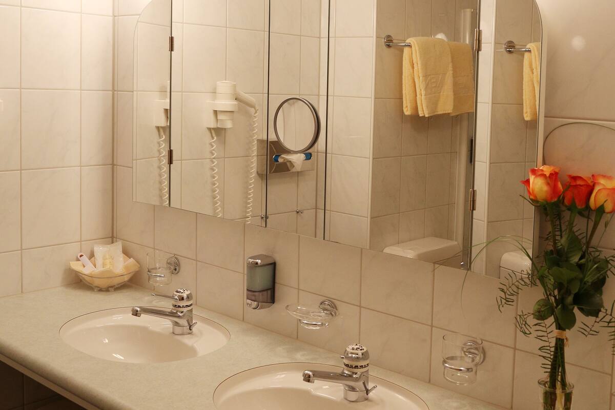 Superior Double Room | Bathroom
