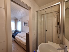 Standard-Einzelzimmer, Seeblick | Badezimmer