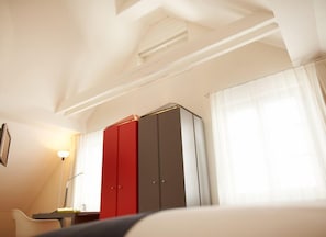 Superior Twin Room | In-room safe, desk, cribs/infant beds, rollaway beds