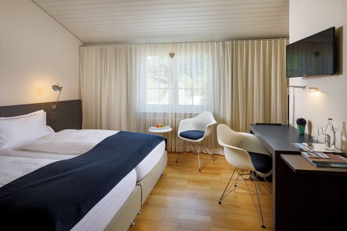 Desk, blackout curtains, soundproofing, free WiFi