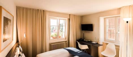 Bureau, rideaux occultants, chambres insonorisées, Wi-Fi gratuit