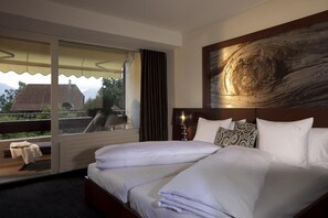 Hypo-allergenic bedding, in-room safe, blackout drapes, soundproofing - Bären Sigriswil (Sigriswil)
