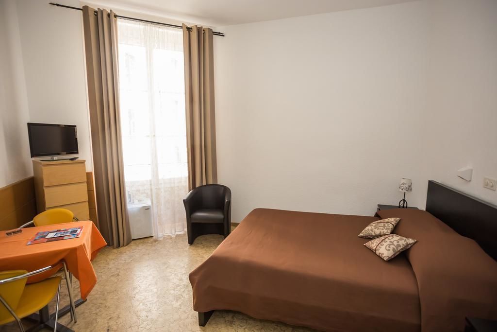 double room | in-room safe, individually decorated, individually furnished, desk