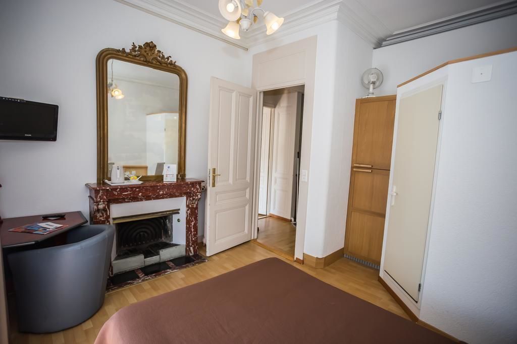 in-room safe, individually decorated, individually furnished, desk