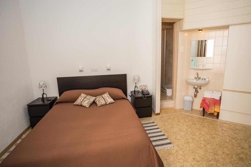 in-room safe, individually decorated, individually furnished, desk