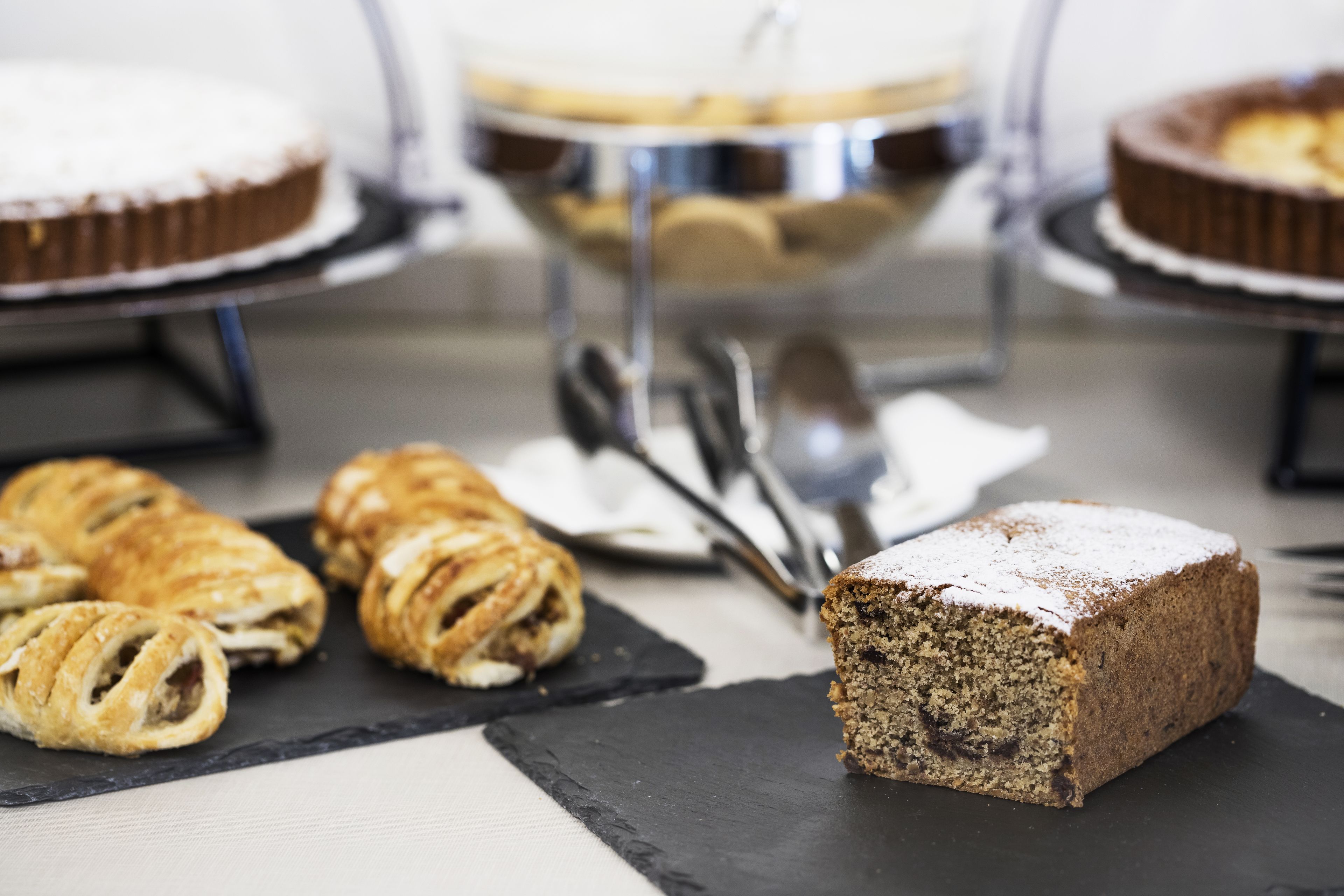 Daily continental breakfast (CHF 13 per person)