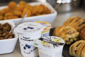 Desayuno continental diario (CHF 13 por persona)
