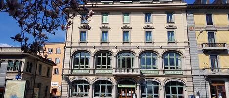 A historic building with multiple stories, featuring a ground-floor restaurant and upper-floor hotel rooms.