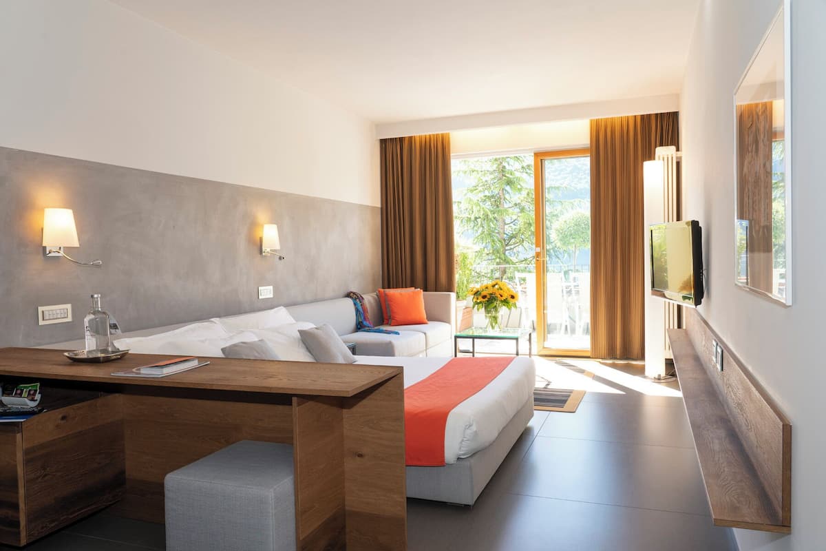 Junior Suite, Partial Lake View | Lake view