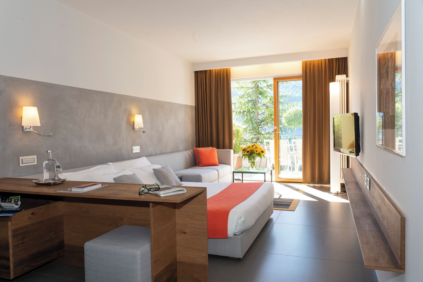 Suite Junior, vista lago parziale | Biancheria da letto ipoallergenica, copriletto in piuma