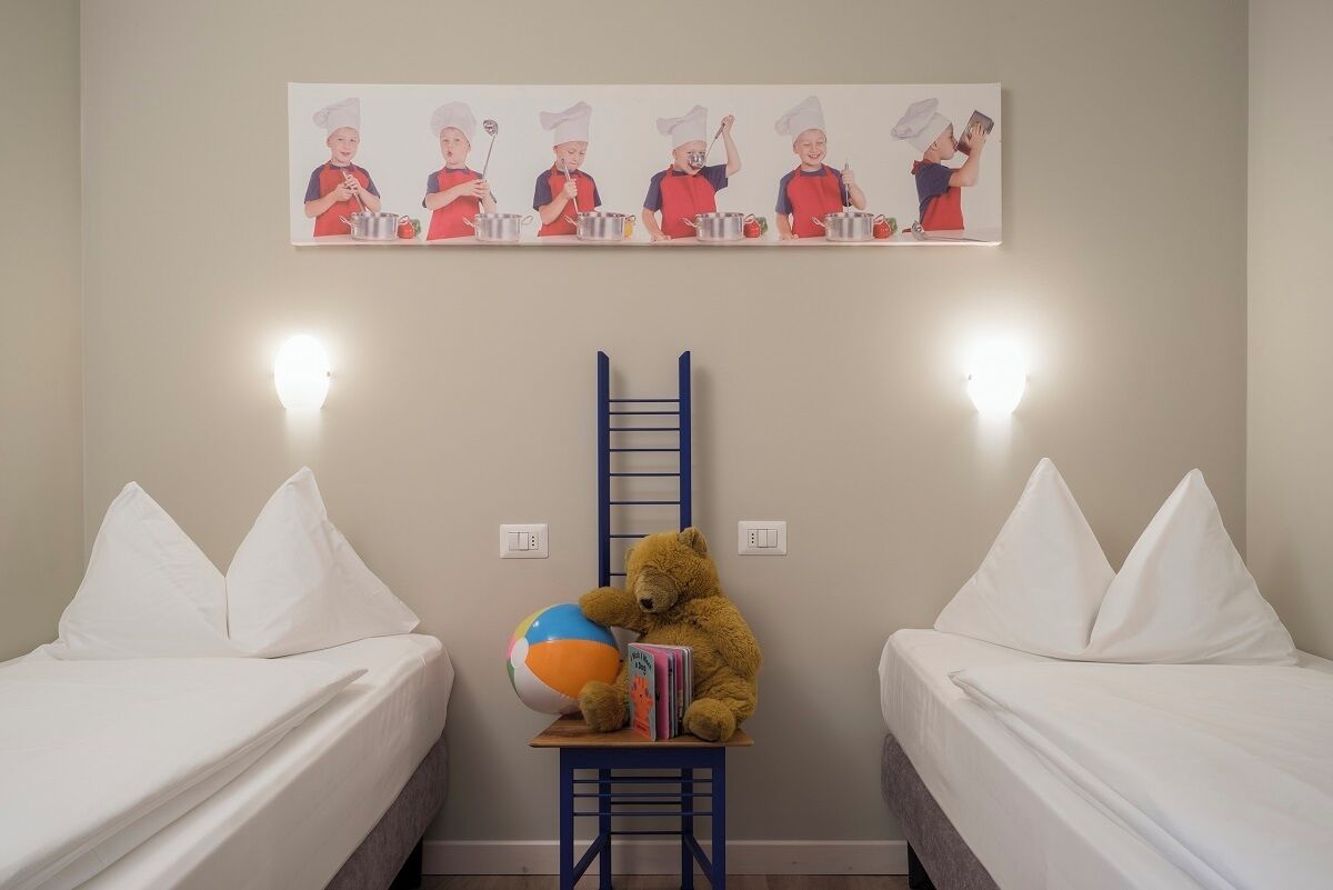 Three-Bedroom Family Suite with Garden and Partial Lake View | Literie hypoallergénique, couette en duvet d'oie