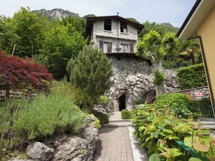 Honeymoon Suite Villa Olivo with Private Terrace and Lake View | Hypo-allergenic bedding, down comforters, in-room safe