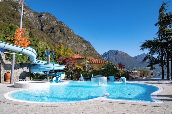 Indoor pool, 2 outdoor pools, pool umbrellas, pool loungers