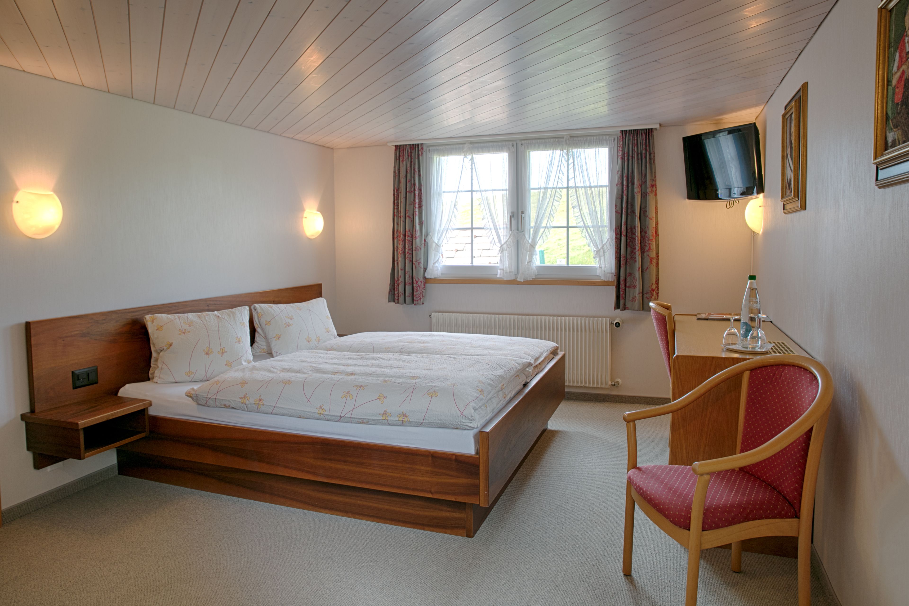 standard double room | premium bedding, individually furnished, desk, laptop workspace