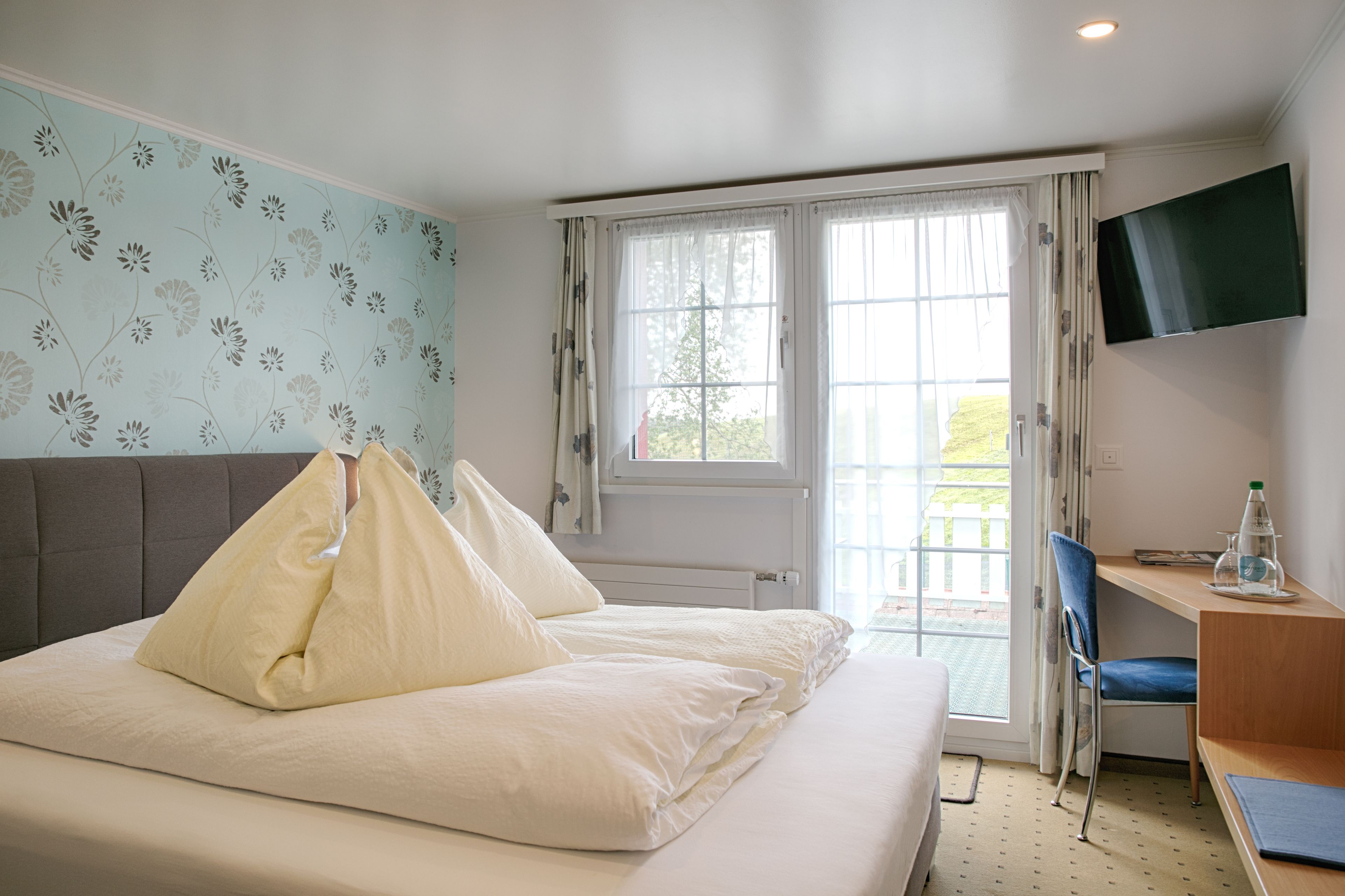 economy double room single use, 1 queen bed | premium bedding, individually furnished, desk, laptop workspace