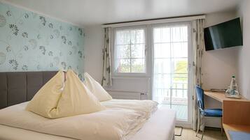 Economy Double Room Single Use, 1 Queen Bed | Premium bedding, individually furnished, desk, laptop workspace