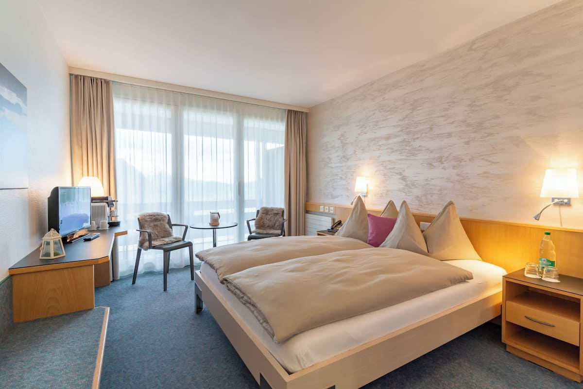 Chambre Double Confort | Bureau, Wi-Fi gratuit, draps fournis