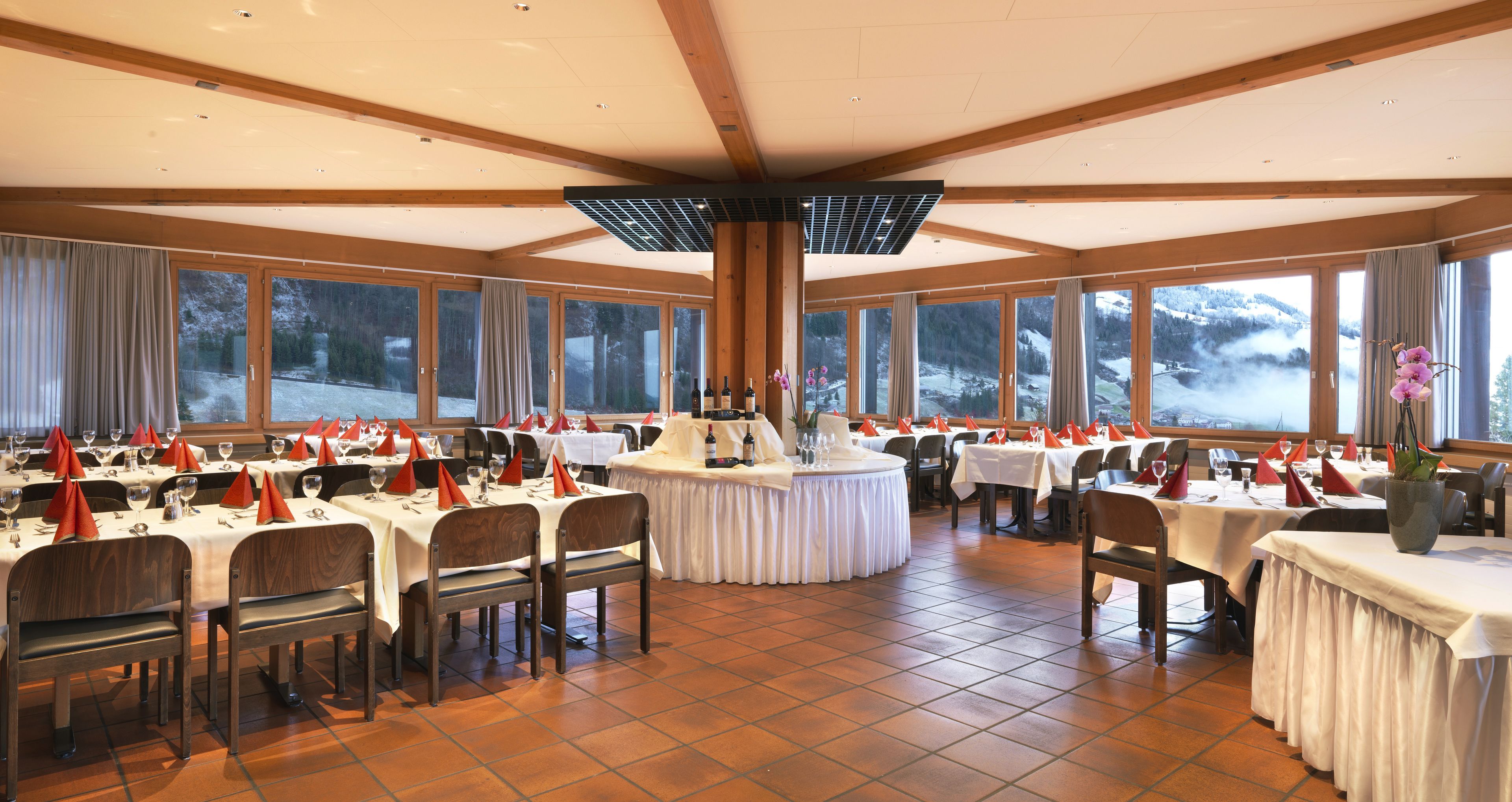 Lunch and dinner served, Regional cuisine