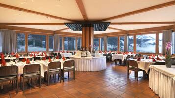 Lunch and dinner served, Regional cuisine