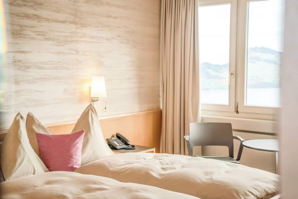 1 bedroom, desk, free wifi, bed sheets