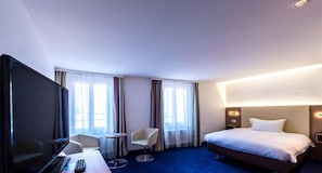 Chambre supérieure double | Minibar, coffre-fort, bureau, rideaux d’obscurcissement