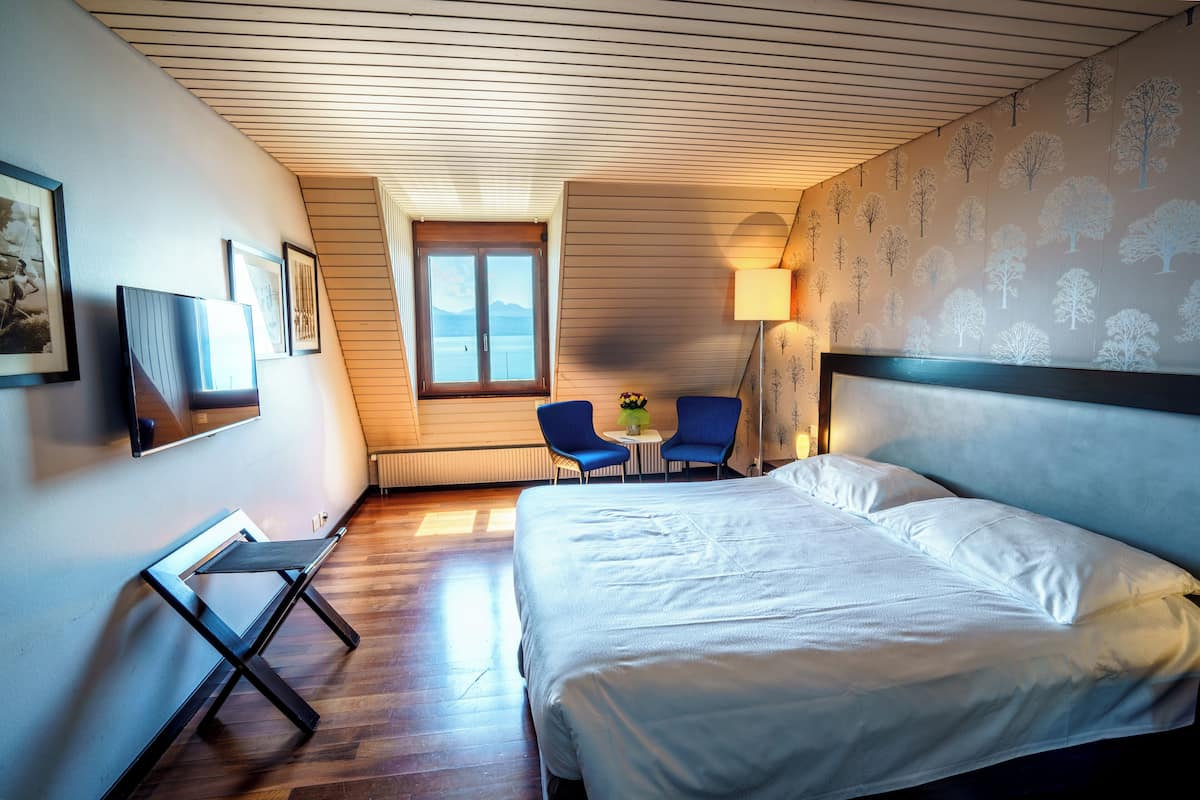 deluxe double room | 1 bedroom, premium bedding, tempur-pedic beds, minibar