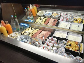 Desayuno buffet todos los días (con cargo) 