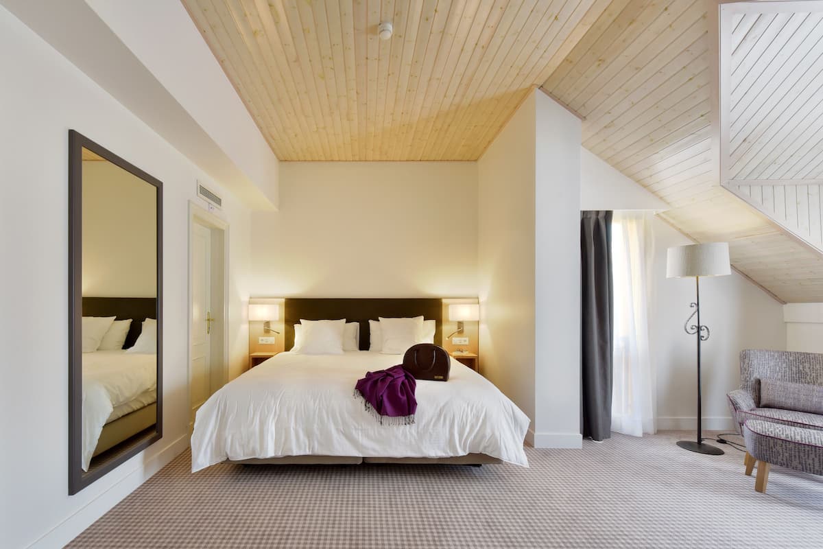 minibar, in-room safe, desk, soundproofing