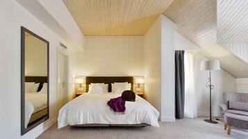 Minibar, in-room safe, desk, soundproofing