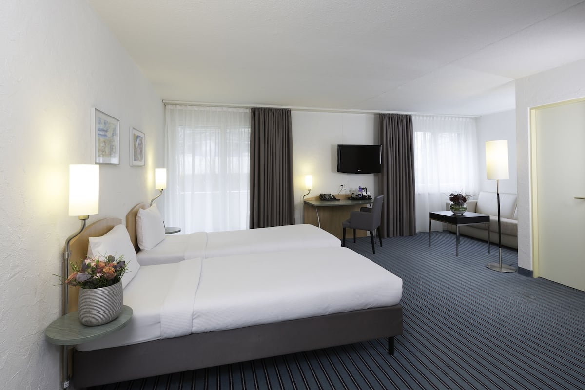 Superior Twin Room | Desk, blackout drapes, soundproofing, free WiFi