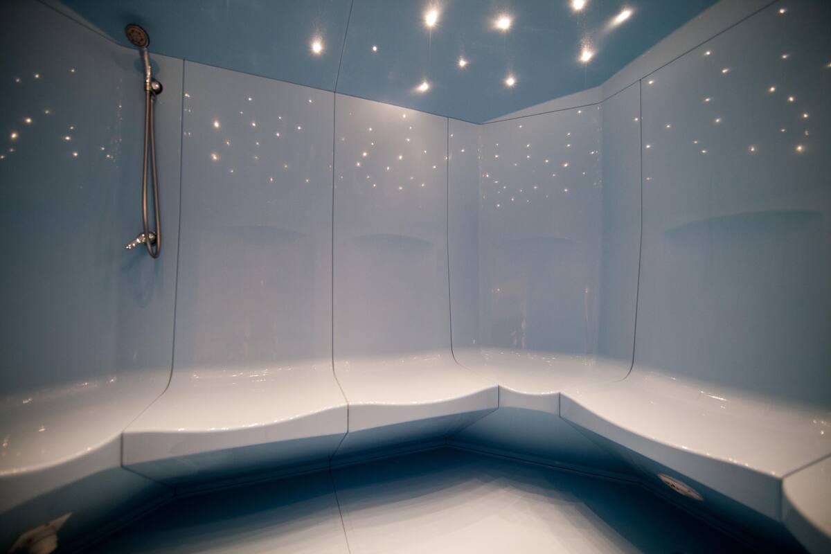 sauna, hot tub, steam room, turkish bath/hammam