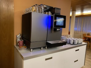 Daily full breakfast (CHF 15 per person)