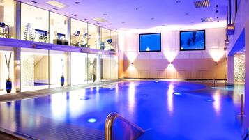 Indoor pool, sun loungers
