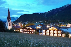 Fassade der Unterkunft – Abend/Nacht