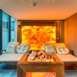 Sauna, vasca idromassaggio, trattamenti per il corpo, idroterapia