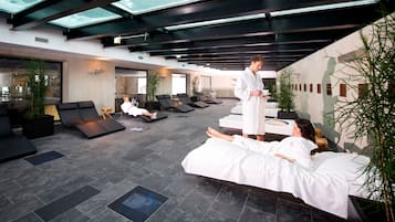 桑拿、热水浴缸、身体护理、水疗法、热石按摩、体膜护理