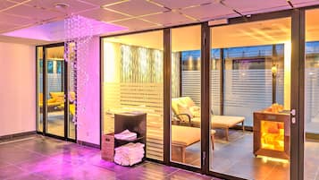 Een sauna, een bubbelbad, lichaamsbehandelingen, hydrotherapie